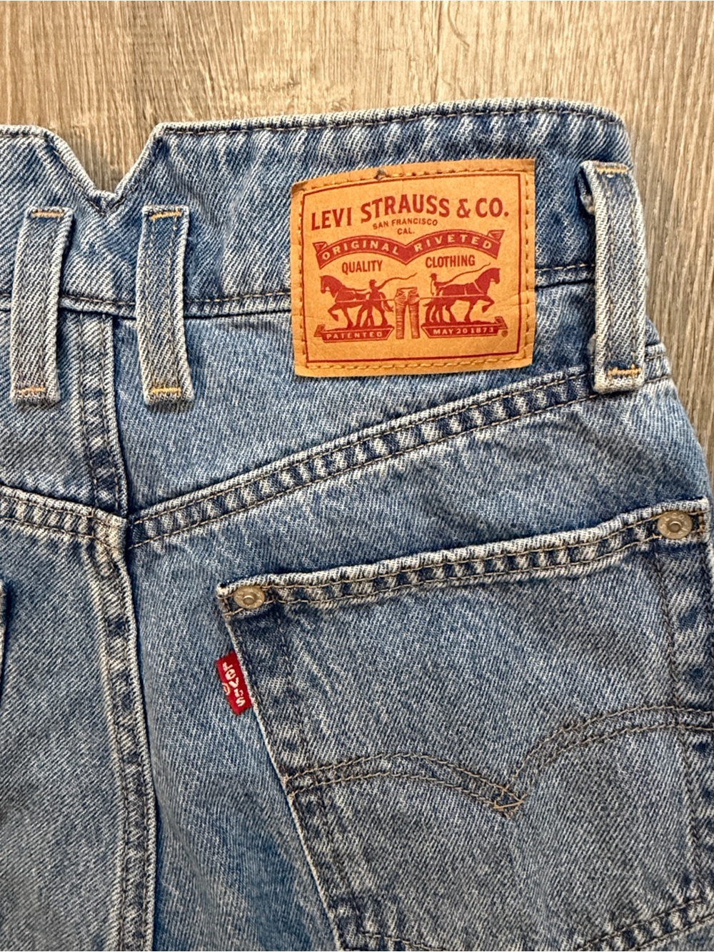 Levi’s 24 High Waisted Mom Jean Button Fly‎ Women's Casual Classic Blue Denim - Picture 6 of 9